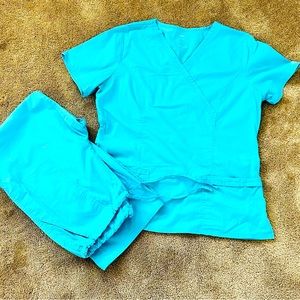 Cherokee workwear scrub set in Turquoise blue. Both size large